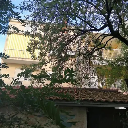 Holiday home Charming Center Terrace & Parking