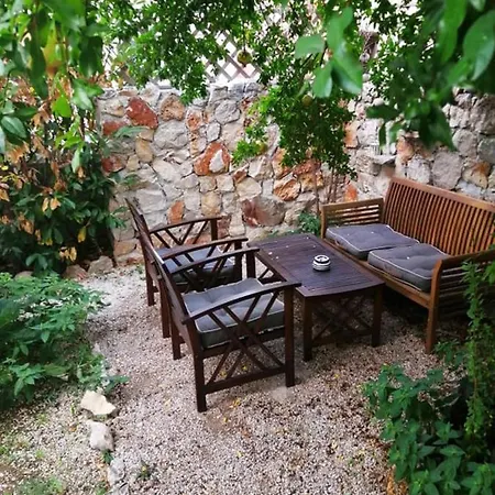 Charming Center Terrace & Parking